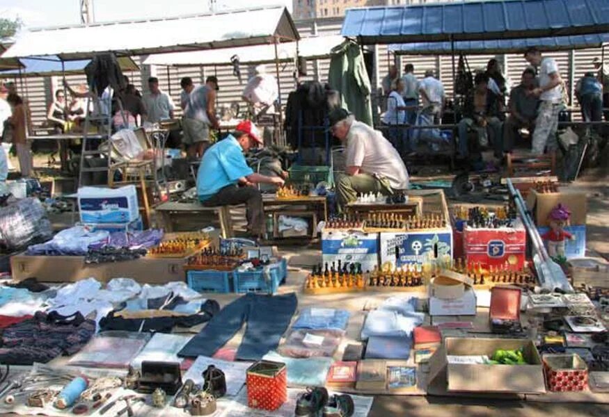 Блошиный рынок в санкт-петербурге на удельной. Удельный рынок в санкт-петербурге. Петербург рынок на удельной. Удельная рынок в санкт петербурге режим работы. Метро удельная санкт-петербург блошиный рынок.