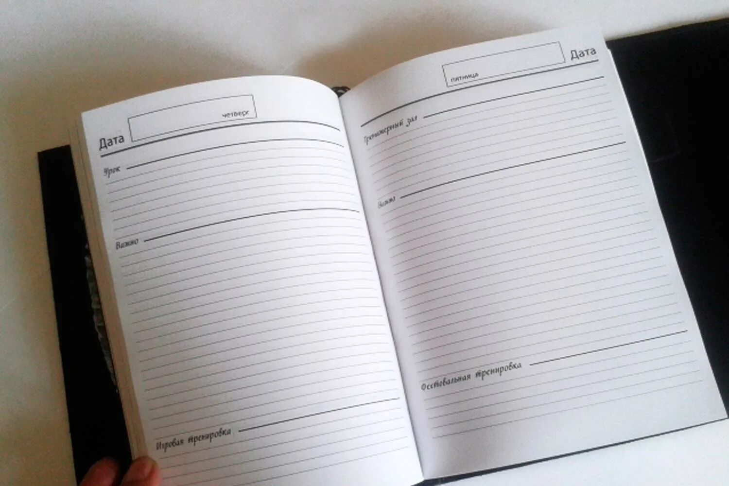 Еженедельник внутри. Еженедельник внутри. Ежедневник "идеален". Блокнот студента. Ведение ежедневника бизнес.