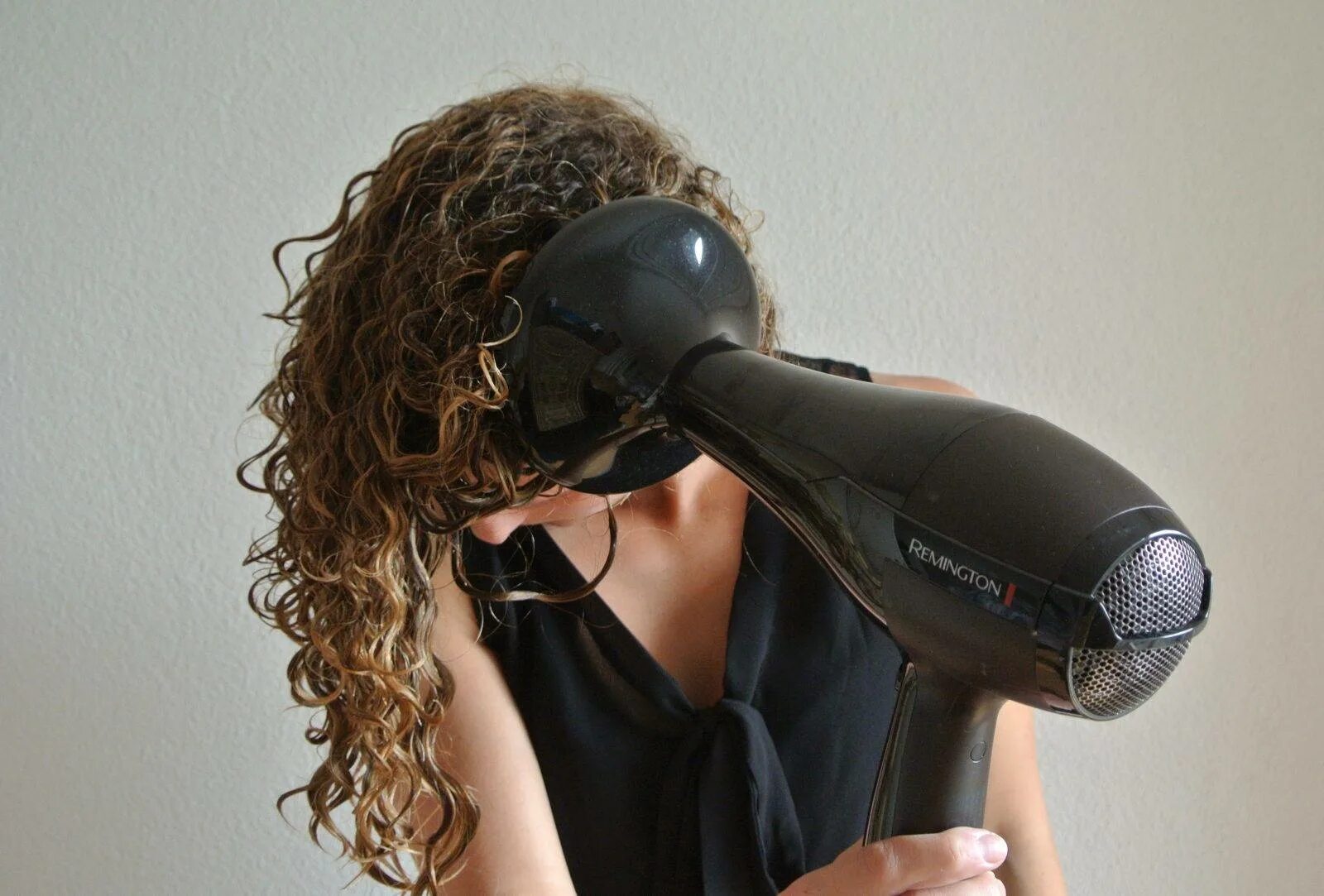 Укладка волос феном. Как правильно сделать фен. Кудри с помощью фена. Диффузор для кудрей. Как правильно сделать фен.