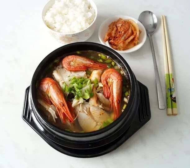 Корейский суп хемультан с морепродуктами. Хемультан по сахалински. Корейский суп хемультан с морепродуктами. Корейский суп хемультан. Хемультан.