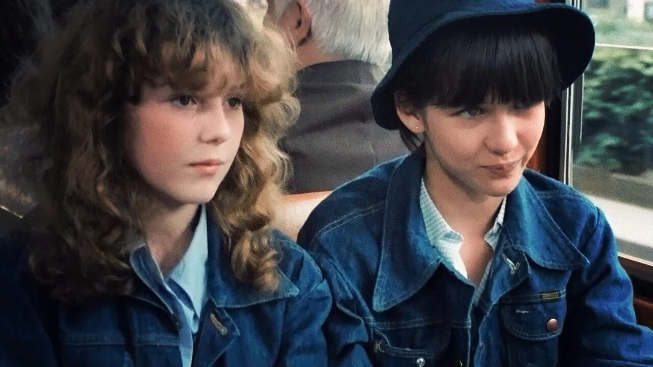 Бум 2 фильм 1980. Ля бум. Софи марсо бум 2. La boum фильм. Софи марсо в фильме бум 2.