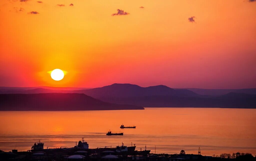восход в петропавловске камчатском. восход солнца в красноярске. восход во владивостоке. восход на авачинской бухте. петропавловск-камчатский закат.