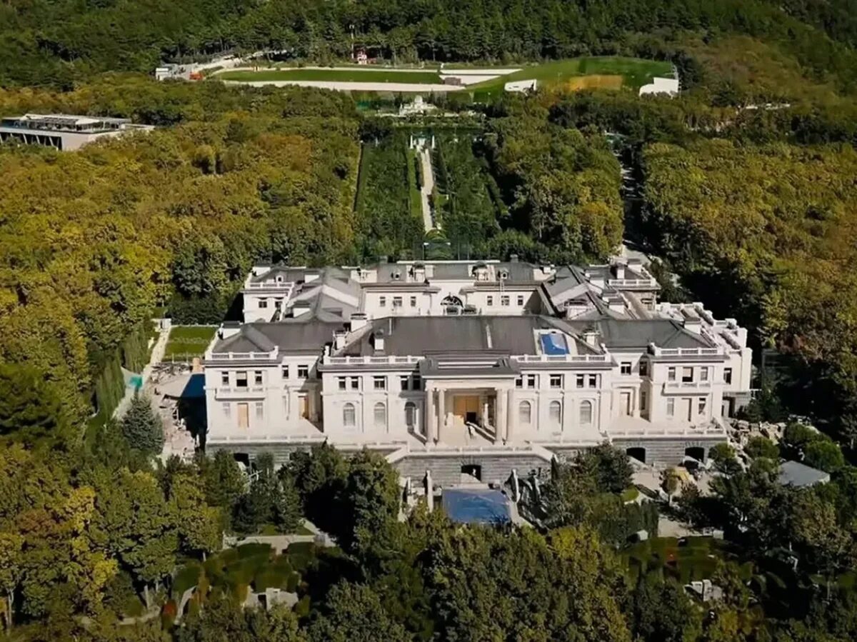 Дача путина в геленджике. Дворец путина в геленджике. Резиденция прасковеевка. Спб константиновский дворец в стрельне. Где находится дворцы.