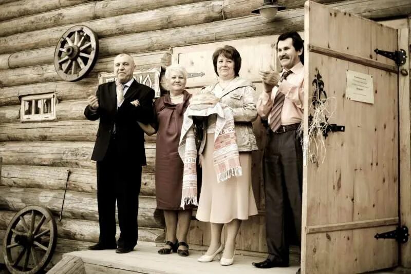 Ужин с друзьями. Встречаем гостей. Картинки для детей на тему гости. Когда провожаешь гостей. «семейный обед».