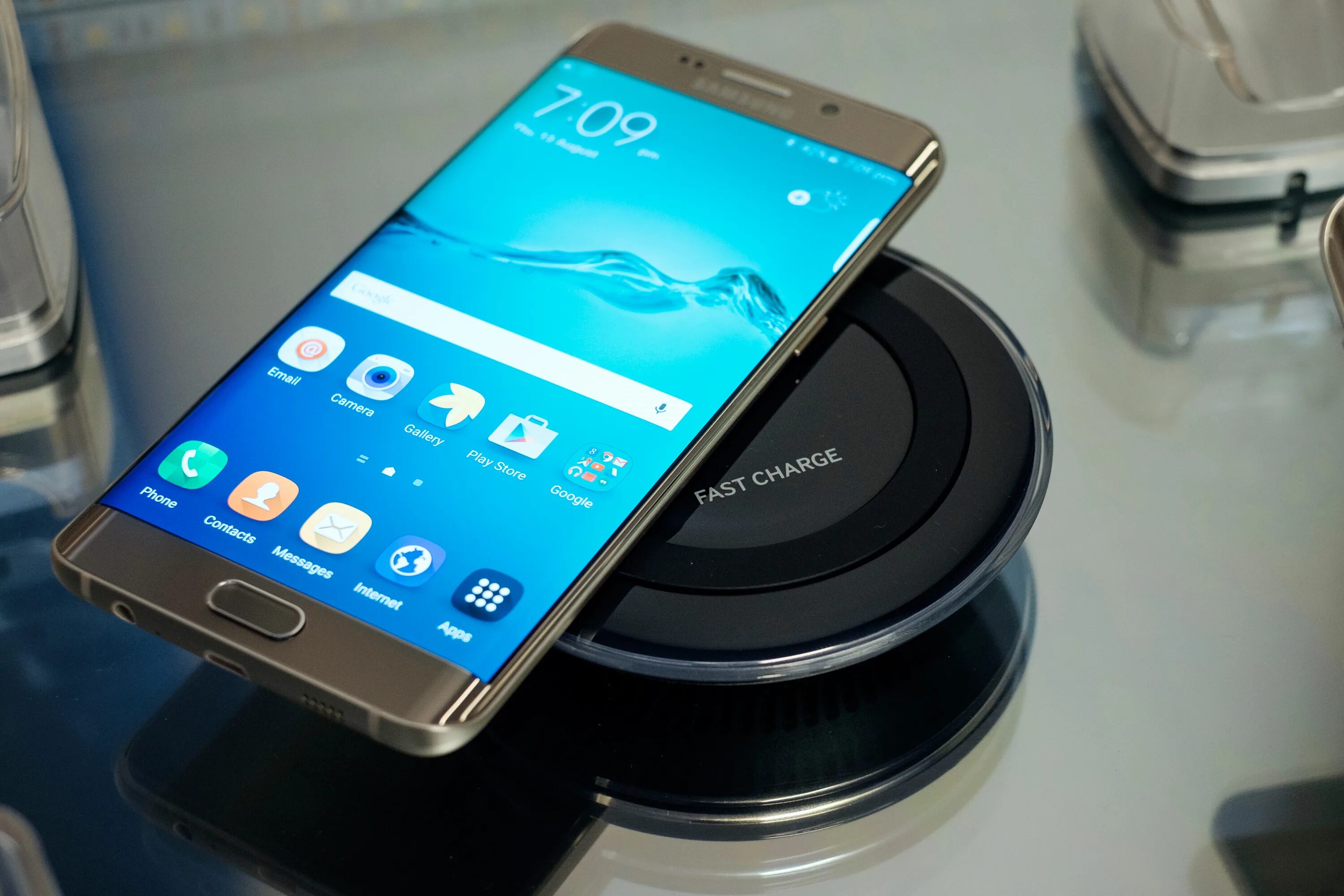 Samsung s9 wifi. Самсунг галакси s7. Процессор Samsung s7. Samsung Galaxy s7 фото.
