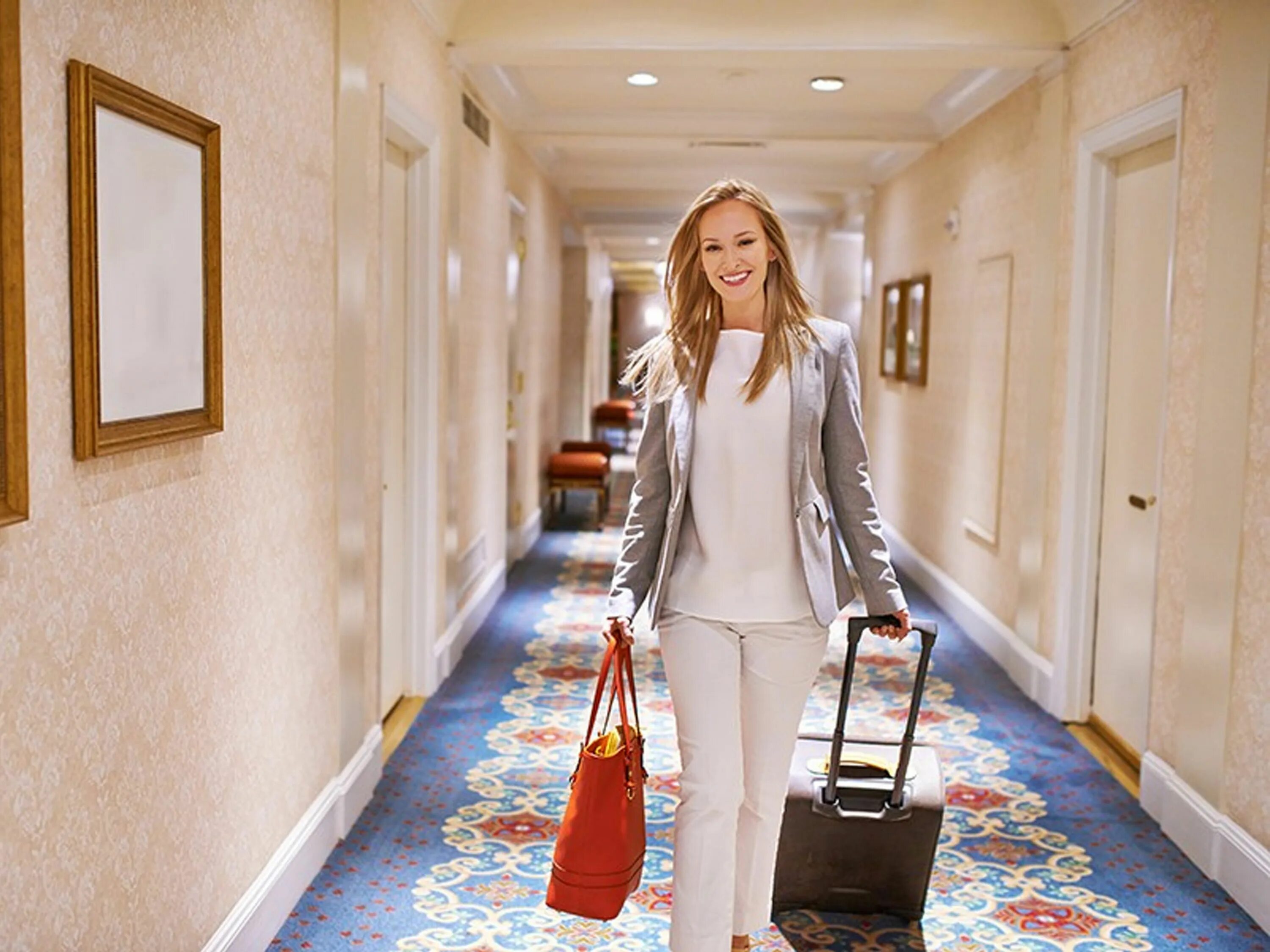 Max mara одежда. Walk-in в отеле. Женщина люкс. Девушка lux. Люкс девочки.