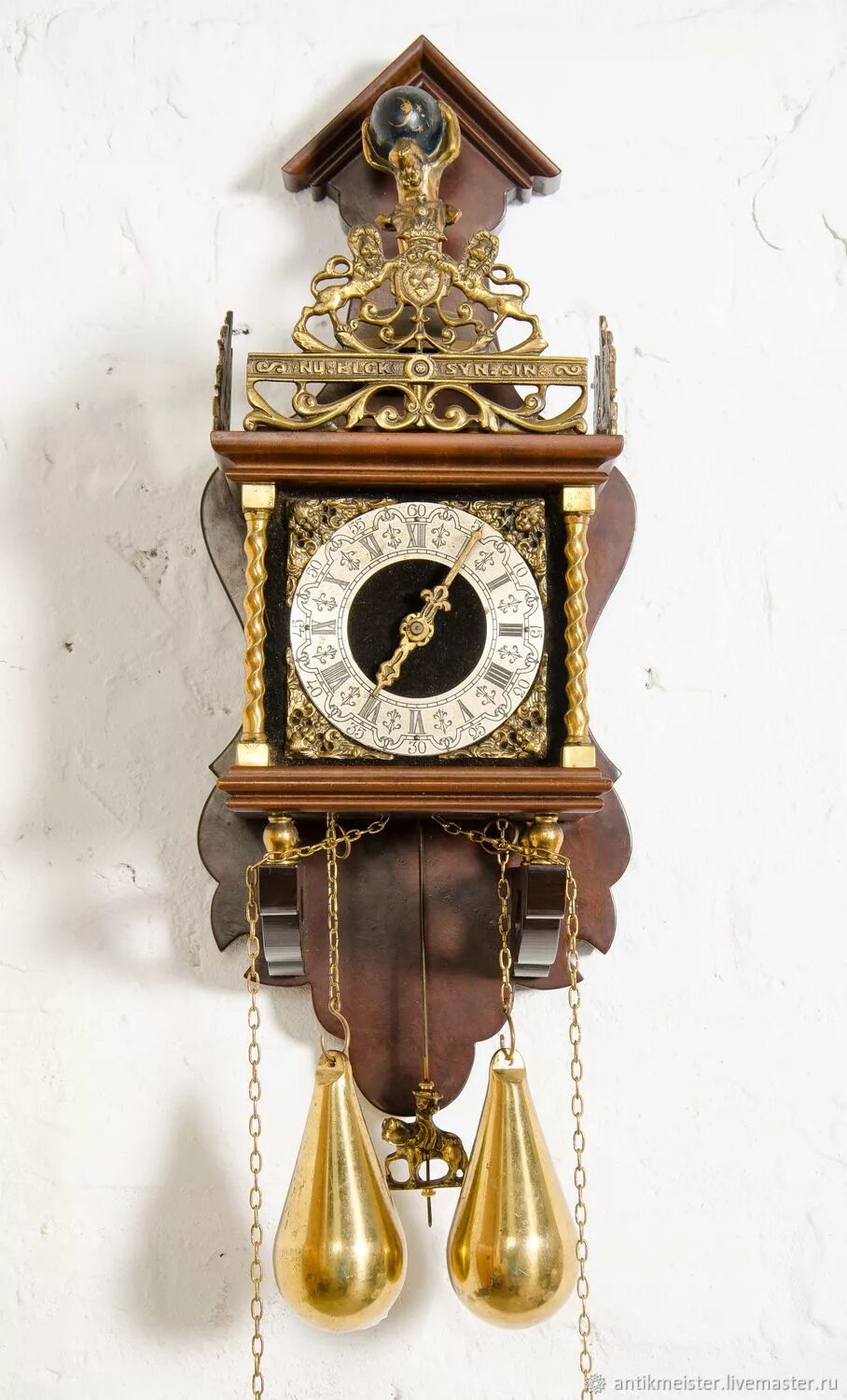 Маятник старых часов. 1855 Часы с боем. Часы с маятником 1971г. Часы с маятником 19 век. Антикварные часы настенные.