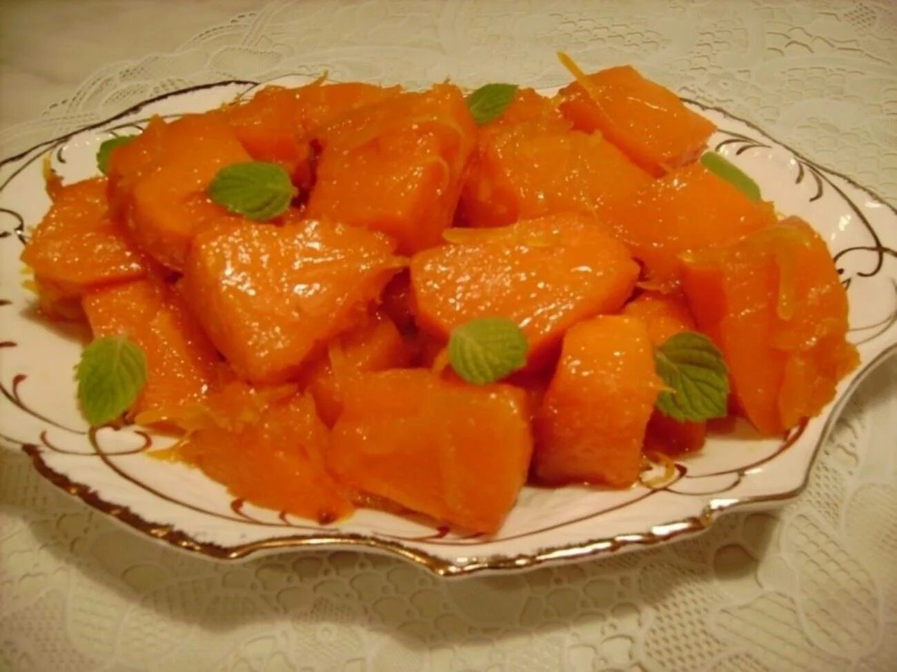 Как вкусно приготовить тыкву кусочками. Тыква в духовке кусочками. пареная тыква. тыква запечённая в духовке кусочками. десерт из тыквы в духовке.