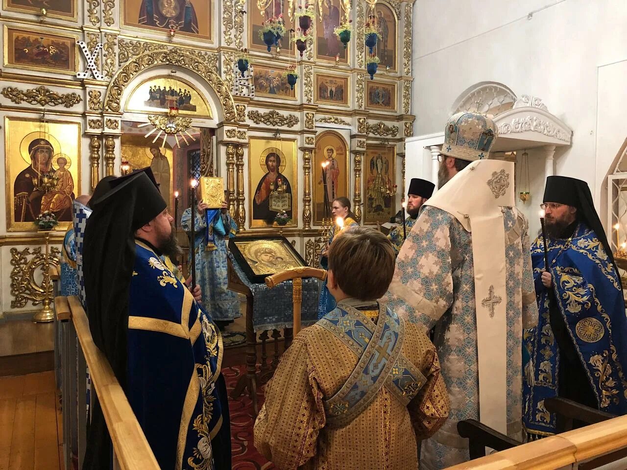 Служба в церкви на казанскую божью матерь. Служба в храме казанской иконы божией матери в каспийске. служба в храме казанской божьей матери в саранске в 2012. служба в храме казанской божьей матери в саранске в 2011г. храм в казани с иконой казанской божьей матери служба.