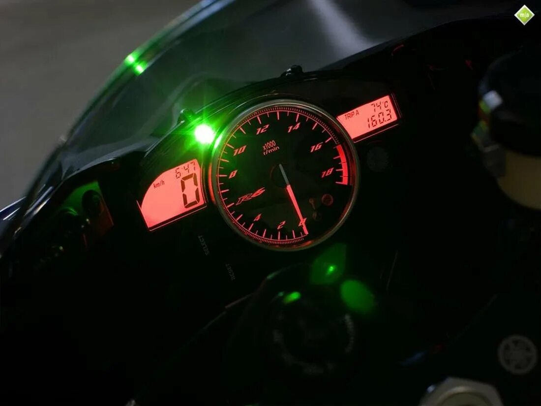 Максималка р1. Yamaha r1 300 km/h. Yamaha r1 2014 руль. Максималка р1. Максималка р1.
