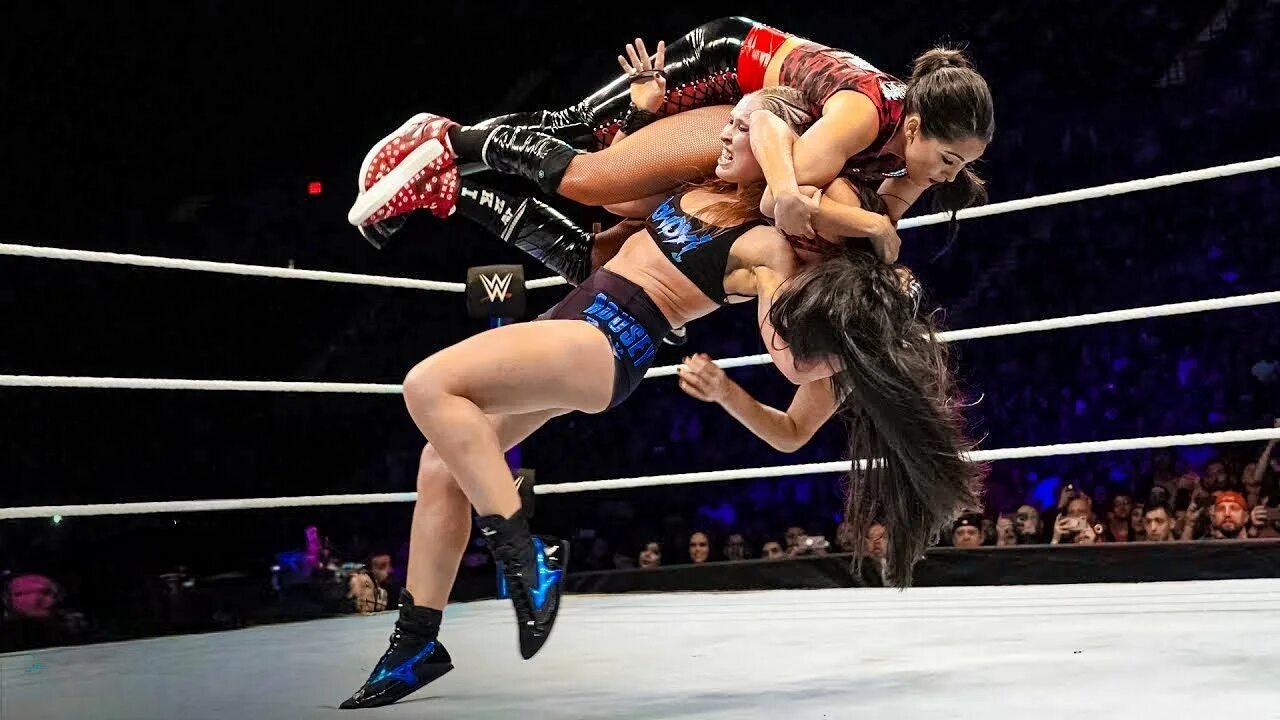 Ронда Роузи WWE. Nikki Bella vs Ronda. Ронда Роузи реслинг. Ronda Rousey vs. Nikki Bella. Vs nikki