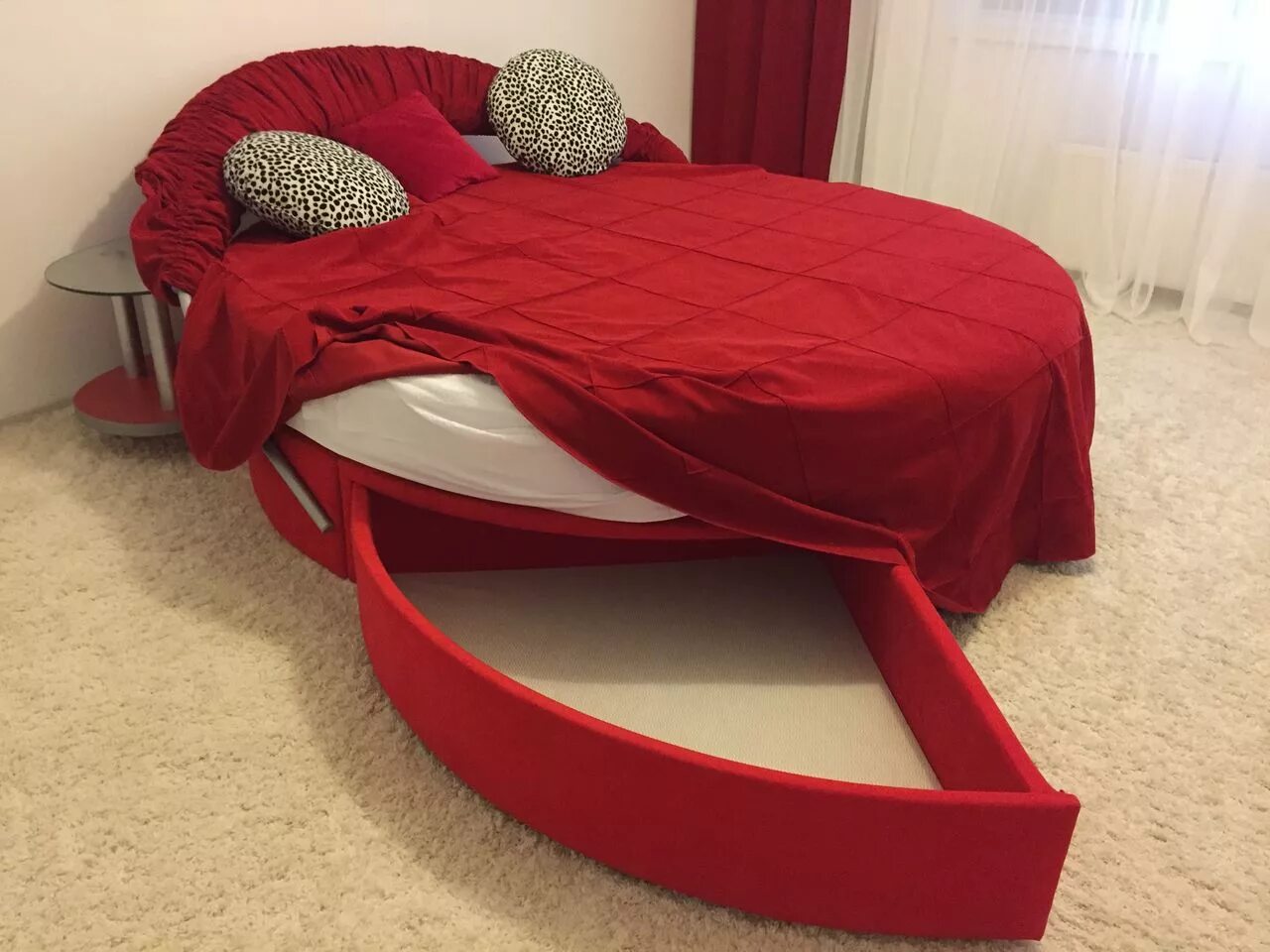 Нестандартные кровати. Необычные кровати. Круглая кровать. Круглая кровать односпальная. Круглая кровать взрослая.
