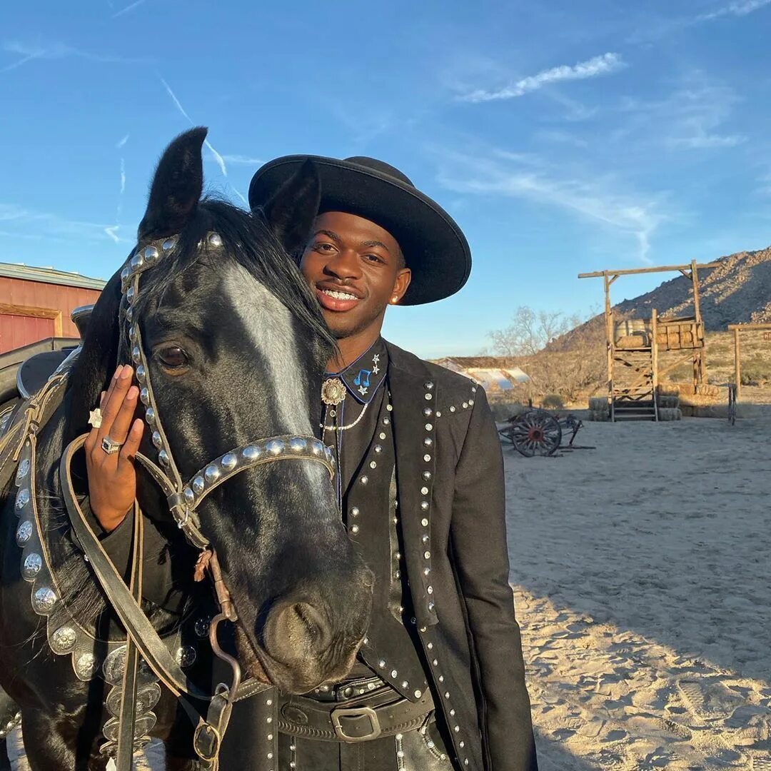 Little cowboy ready to go. Ковбой Lil nas. Old Town Road костюм. Ковбой фото. Lil nas x розовый ковбой.