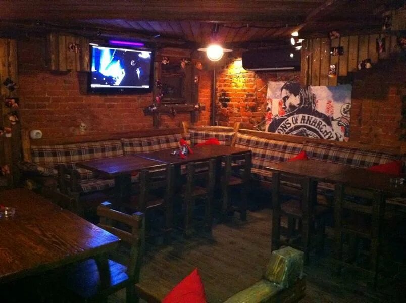 Кафе харлей дэвидсон хабаровск. Харлей хабаровск бар. Клуб харлей дэвидсон санкт-петербург. Кабаре салун хабаровск кафе. Харлей хабаровск кафе.