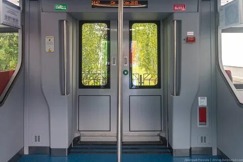 Дверь вагона