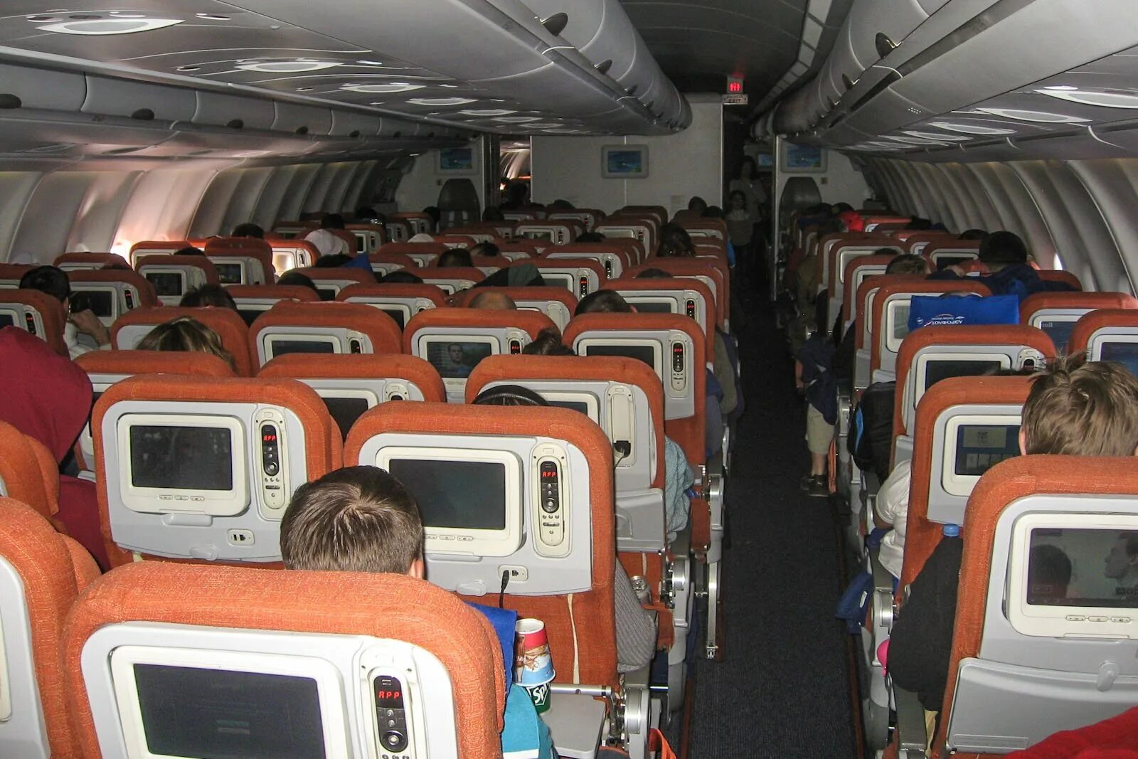Салон самолета а 330. Аэробус а330-300 салон. аэробус а330 салон самолета. аэробус а330 аэрофлот салон. аэробус а330-200 салон.