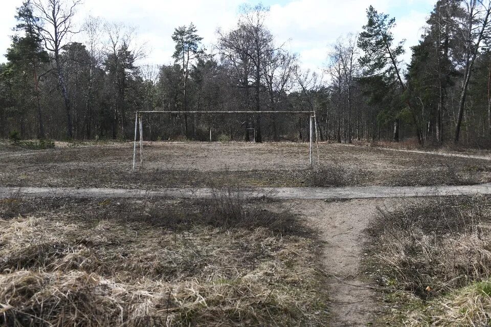 Группа вконтакте бор. Поселок красный Бор Смоленск. Красный Бор Смоленск стадион. Школа 5 стадион красный Бор. Лагерь красный Бор Смоленск.