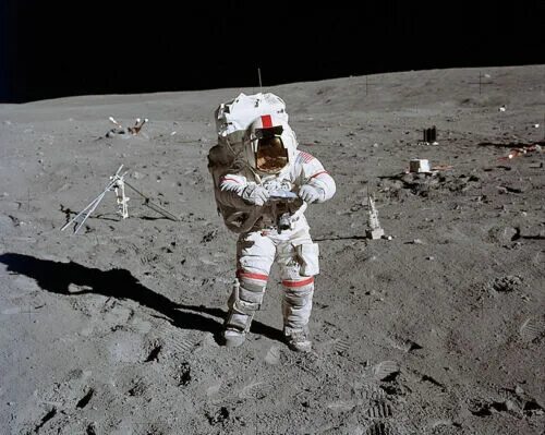 Космонавты на луне фото реальные One of the most iconic images from mans history of exploration. I just f***ing l
