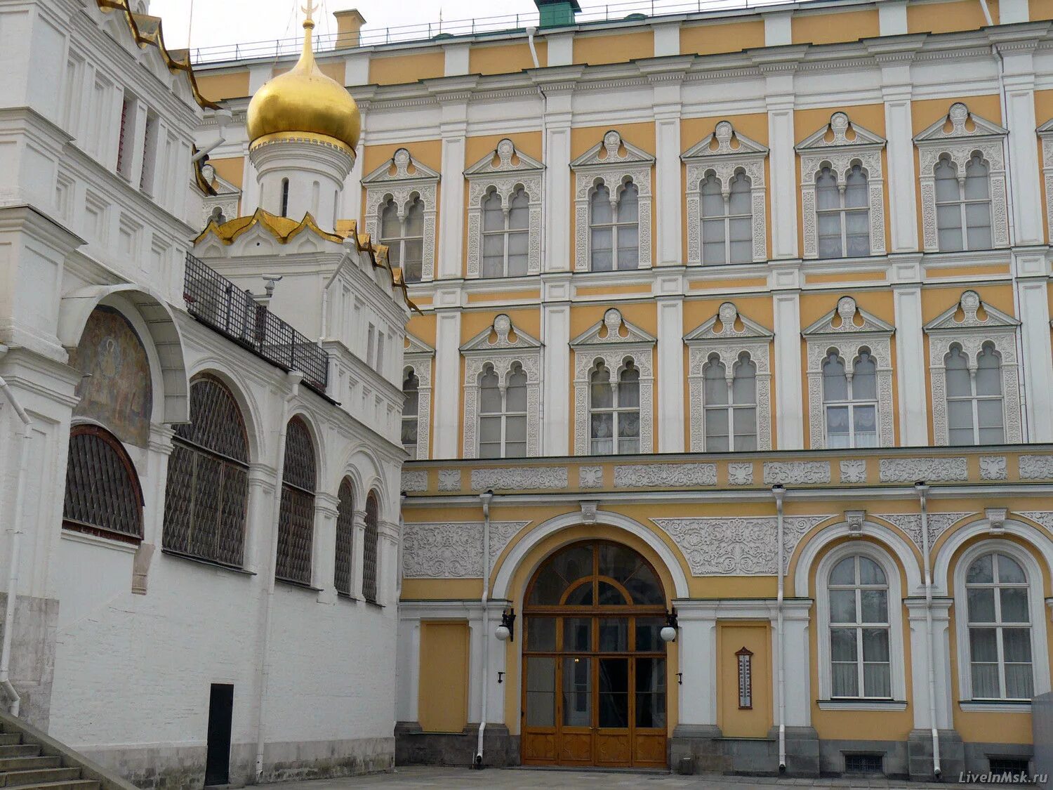 Церковь богородицы на сенях. Большой Кремлёвский дворец Московский Кремль. Церковь Рождества Богородицы в Московском Кремле.