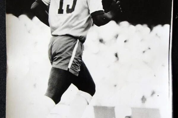 Пеле сантос. Pele номер. Пеле 10 номер. Пеле бразильский футболист. Арантес эдсон.