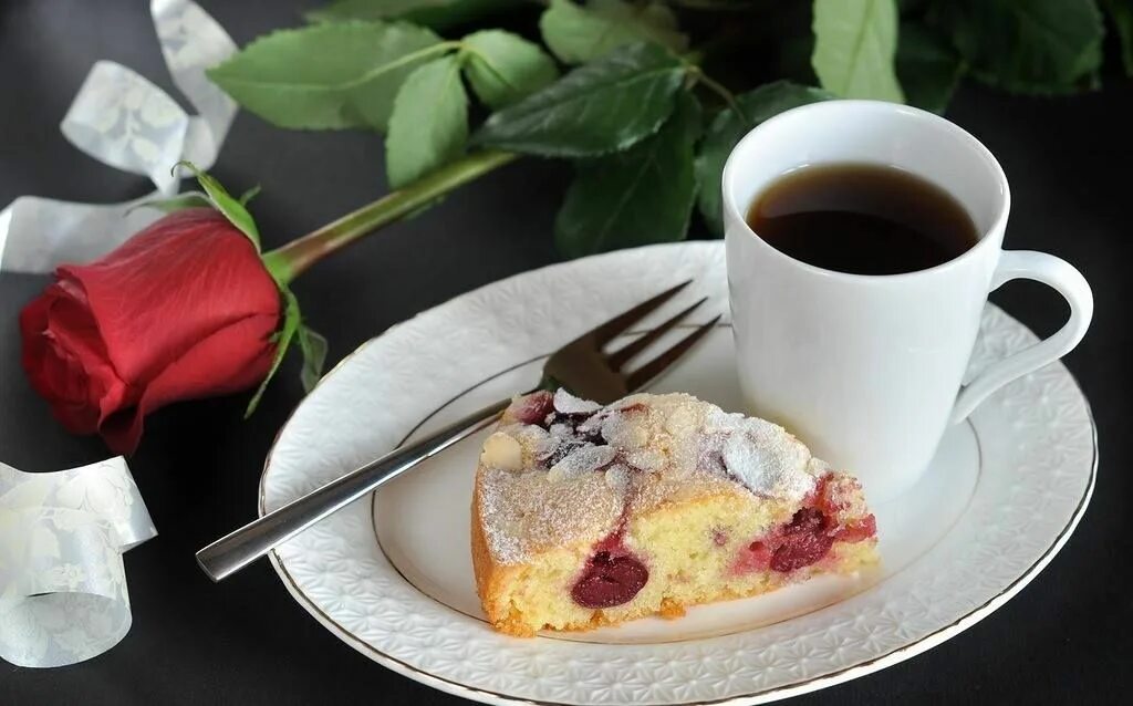 Утро кофе пирожное. Кофе и пирожное. кофе и сладости. чай и пирожное. доброе утро с кофе и пирожным.
