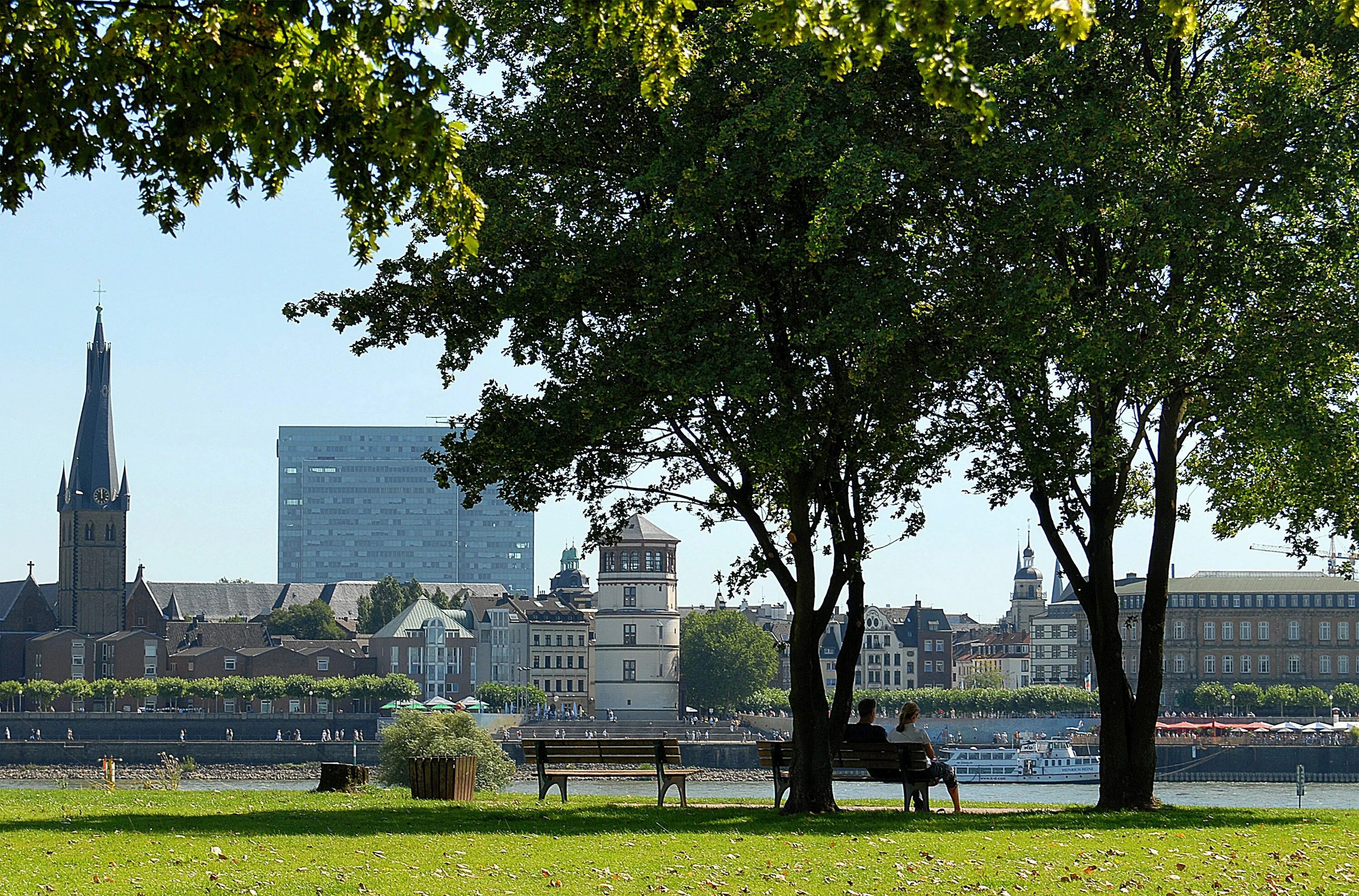 Дюссельдорф время. Дюссельдорф. City Dusseldorf. Дюссельдорф достопримечательности. Центр города Дюссельдорф Германия.