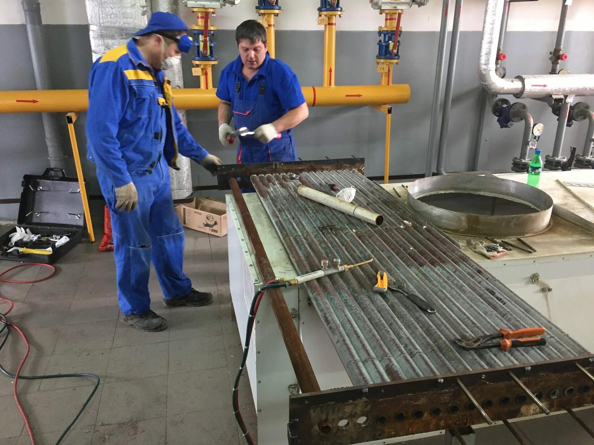 починка котёл газовый. капитальный ремонт котла. ташкент чиланзар 17 квартал. капремонт оборудования. котельная и оборудование котельной кентатцу.