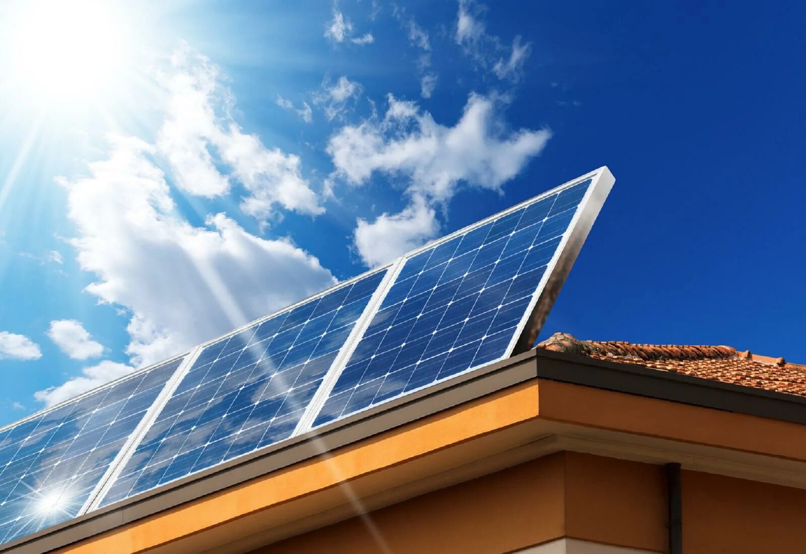 Солнечные батареи фото. Solar Energy Солнечная батарея. Солнечные батареи от Солар Руф. Split Panels солнечные панели. Solar Panels on House.