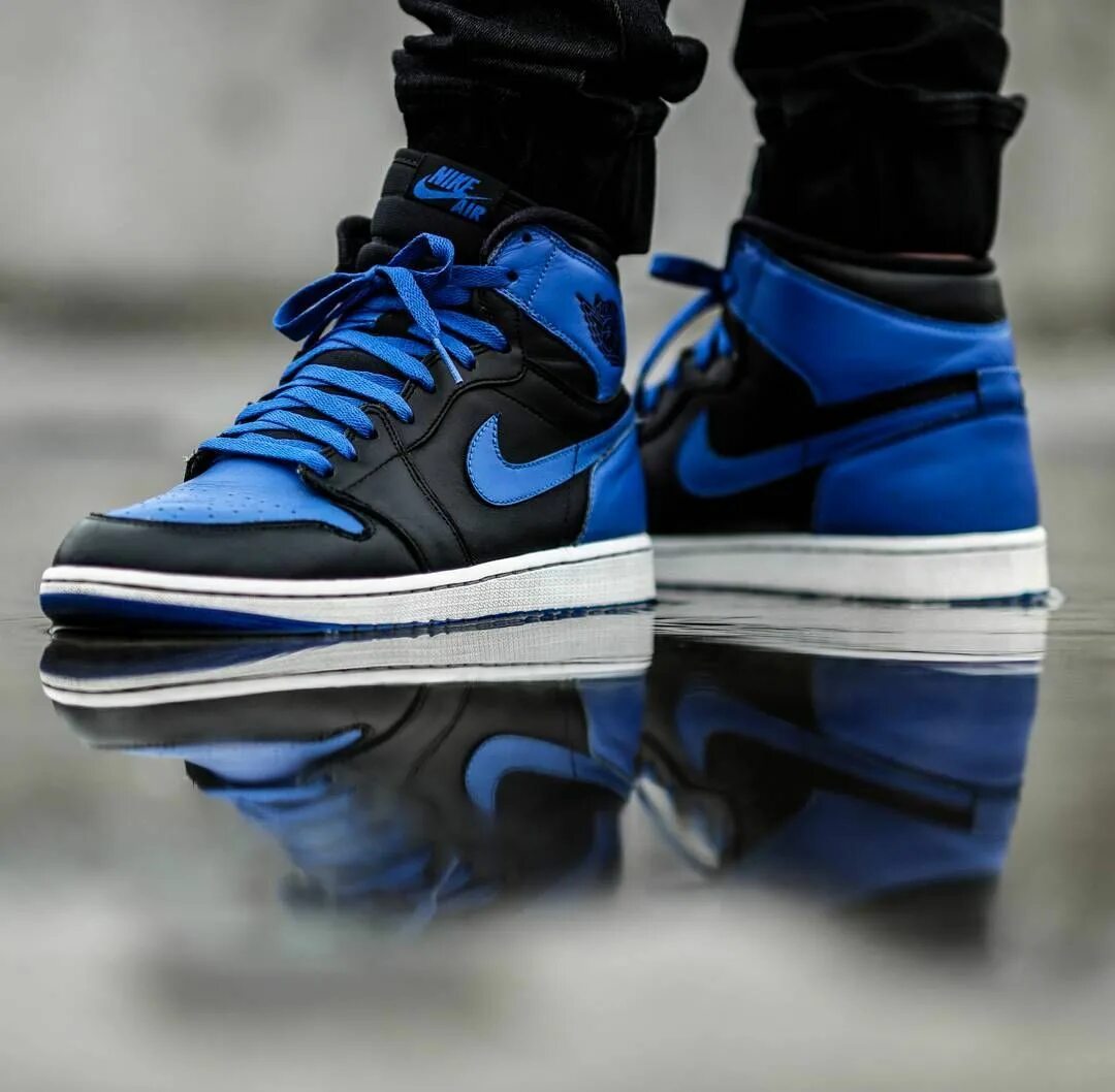 Черно синие найки. Nike Air Jordan 1 High Blue. Nike Air Jordan 1 Retro High Blue. Nike Air Jordan 1 High og Blue. Nike Air Jordan 1 High.