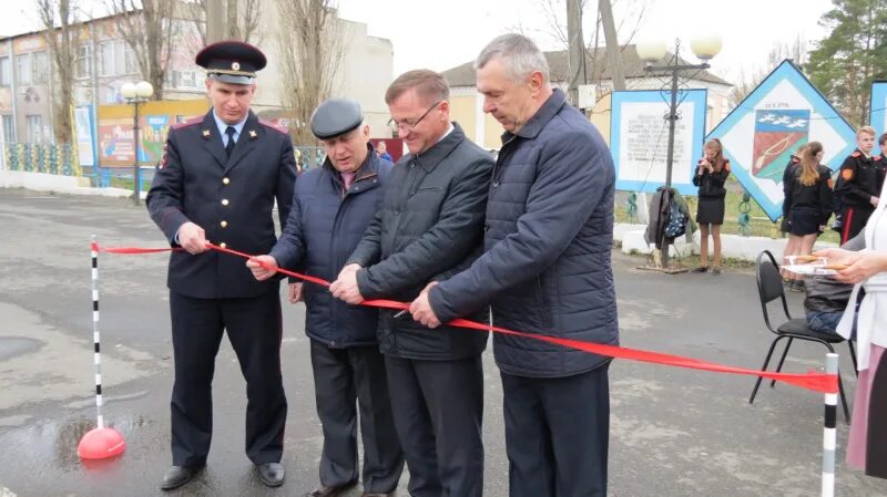 Прогноз погоды тим курской области. Поселок тим Курская область. П тим Курской области детская площадка. Посёлок тим Курской области площадь. Администрация п тим Курской области.