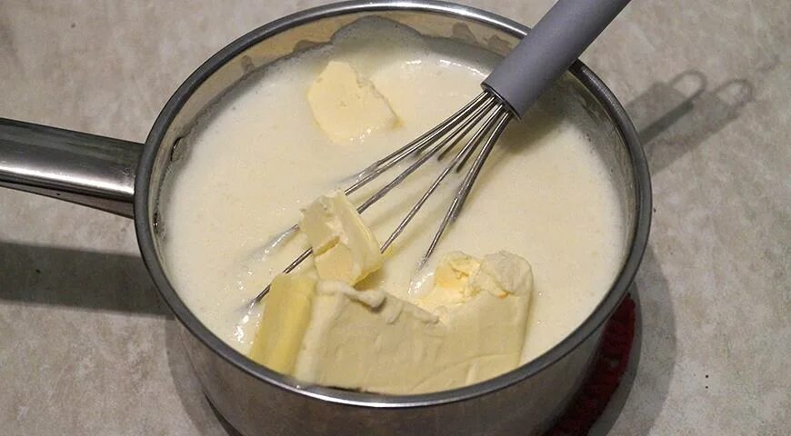 Размягченное сливочное масло. Тесто на сливочном масле. Взбитое сливочное масло. Масло взбить с сахаром.