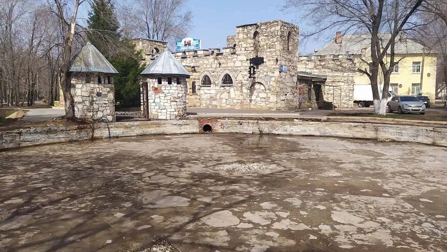 Замки саратова фото