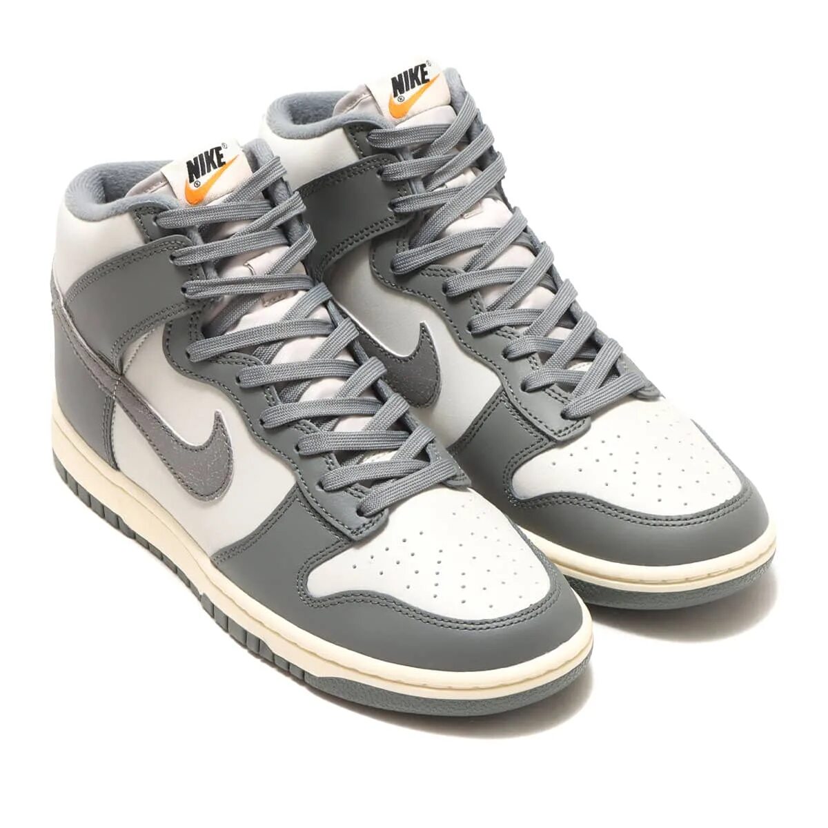 Nike Dunk High Retro se VNTG. Dunk Hi Retro se VNTG. Jaquemes Nike Light Bone. Dunk High Retro Light Bone.