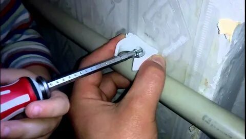 Прокручивается ручка пластикового окна