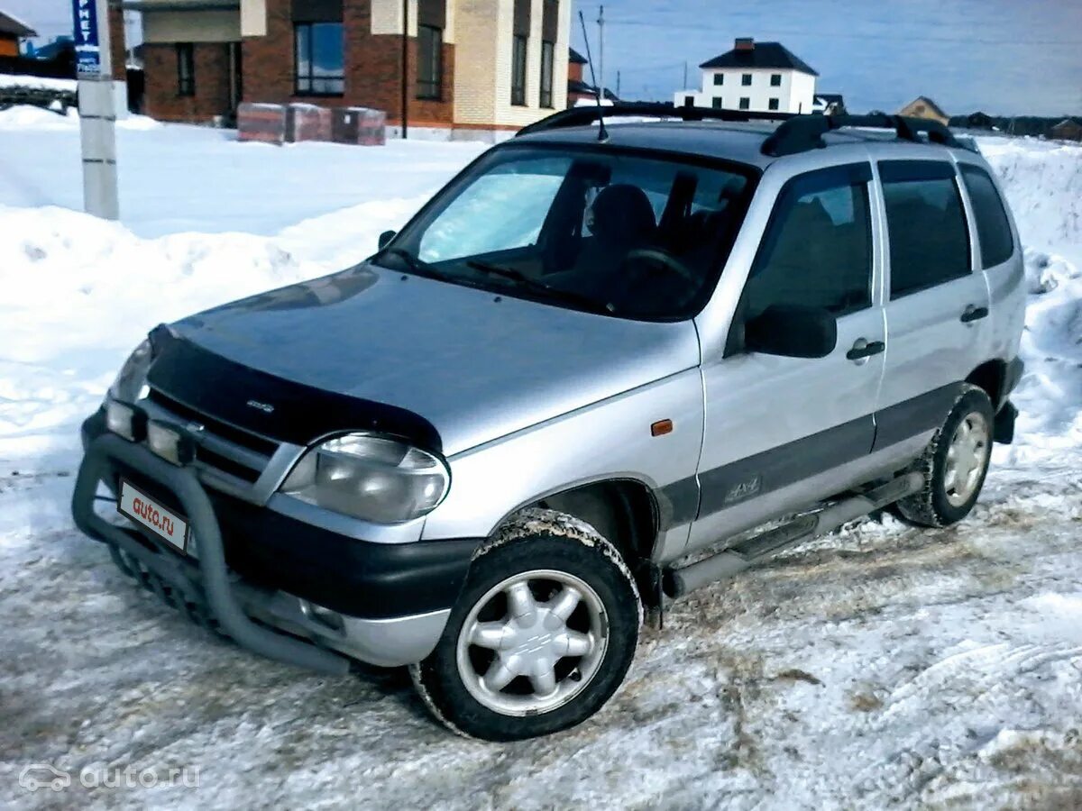 Купить ниву шевроле в тамбове и области. Шеви Нива 2004. Нива Шевроле 2004г. Шевроле Нива 2004 серебристый. Нива Шевроле 2004 белая.