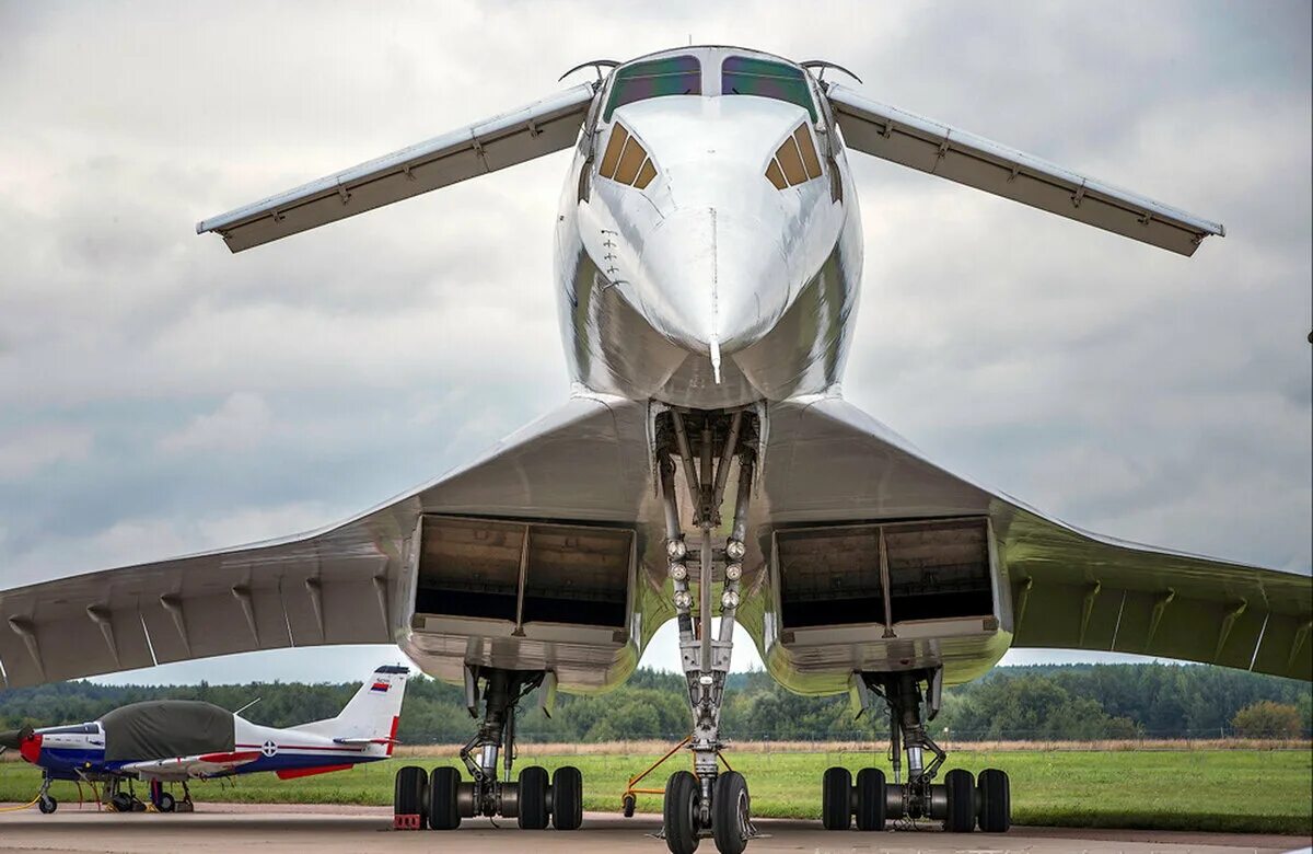 Ту-144 пассажирский самолёт. Ту-144 сверхзвуковой самолёт. Т144. Ту 144 и Конкорд.