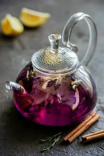 Чай с лимоном в заварочном чайнике