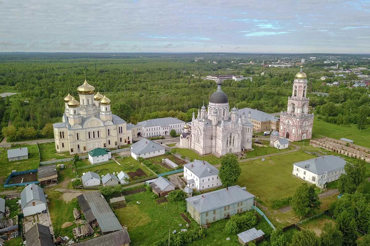 Мощи в вышнем волочке. Казанский монастырь Вышний волочёк. Женский монастырь в Вышнем Волочке. Казанский женский монастырь в г. Вышний Волочек. Монастырь Вышний Волочек Тверская область.