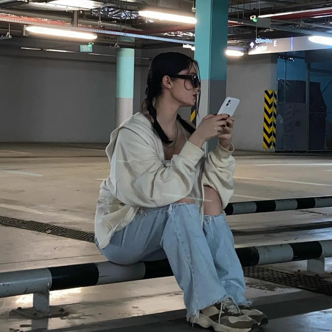 Дайнеко в шортах. Брекеты косичка мини юбка. Хей бейби мини юбка кепка. Дискотека эй патимейкер. Хей бейби мини юбка кепка.