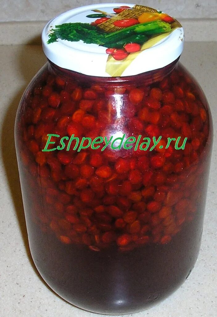 Настойка из калина красная облепиха черный перец на самогонке. Настойка на калине. Калина настойка на меду. Наливка калина. Калиновая настойка.