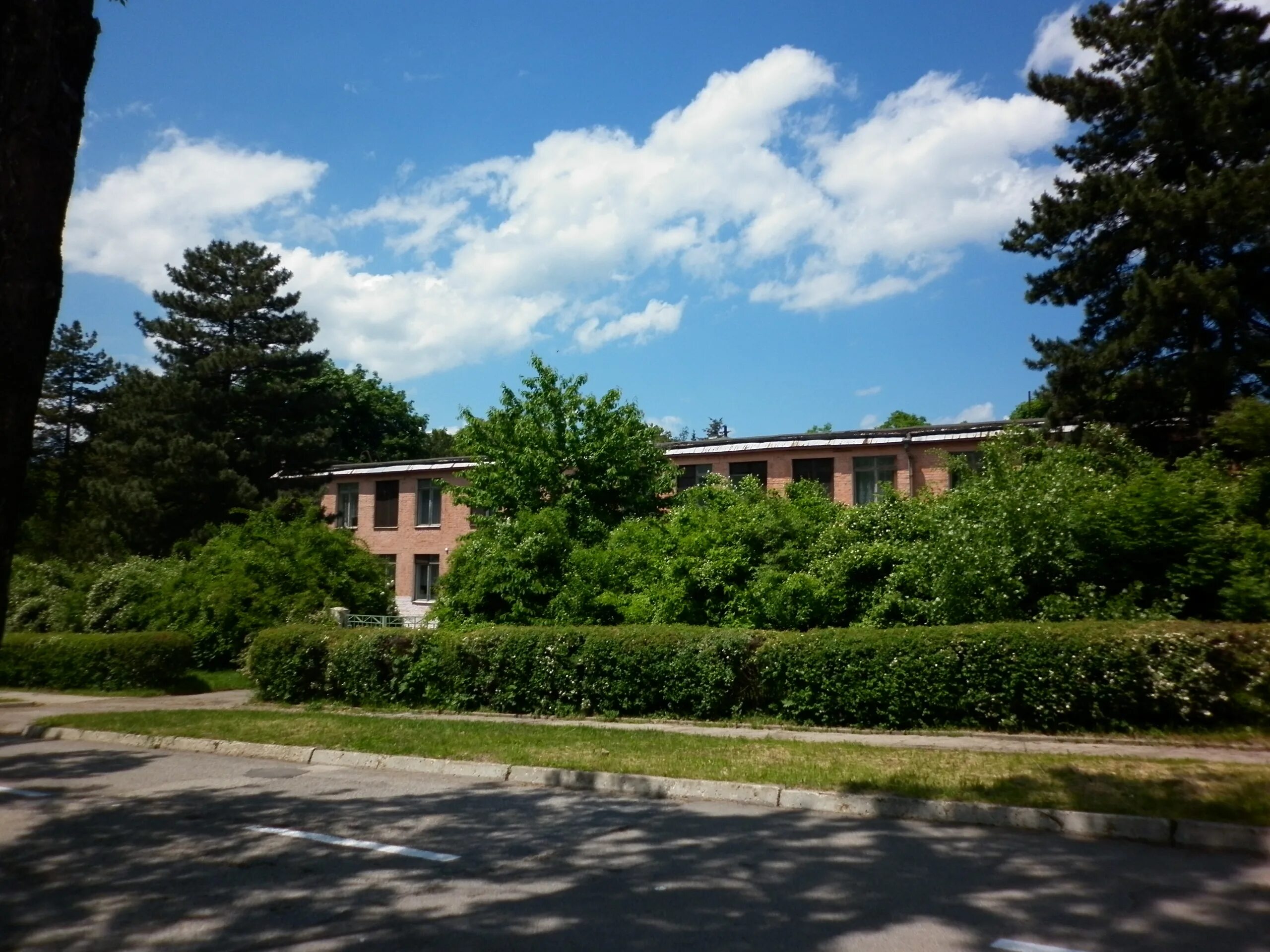 Достопримечательности лермонтовской. Детский сад 15 лермонтов. Лермонтовский сайт. Бюст лермонтова в сквере лермонтова в пензе. Памятник лермонтова в пензе.