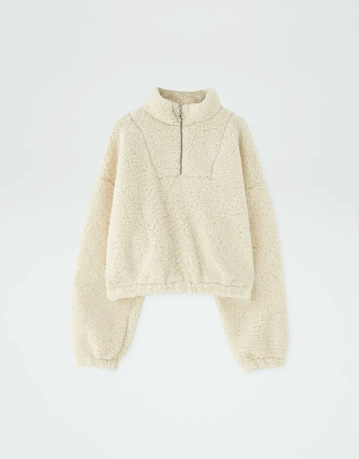 Пожатие плечами жест. Худи pull bear из овчины. Куртка барашек бершка. Невесомая овчинка на плечах красотки 8 букв. Пожимание плечами девушка.