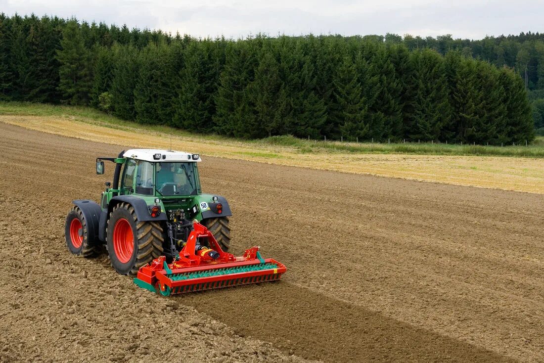 Обработка тракторами. Плуга сельхозтехника. Трактор для опрыскивания. Бдт на мтз 82. Плуг.