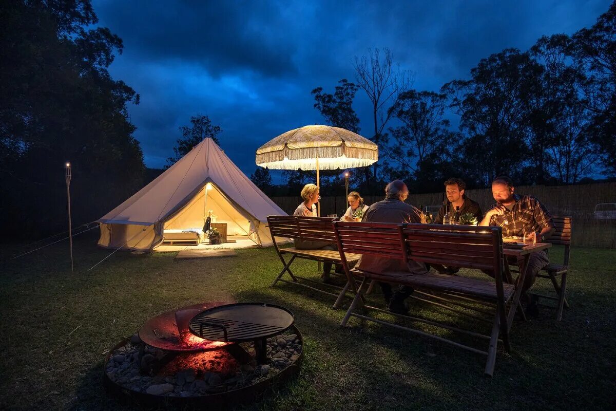 Outdoor camp. Глэмпинг Завидово. Parque natural Urkiola глэмпинг. Зона барбекю глэмпинг. Ривер глэмпинг.