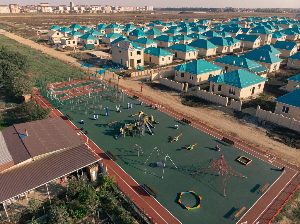 Кп изумрудный город краснодар. Жк изумрудный город краснодар. Кп изумрудный город краснодар. Посёлок изумрудный краснодар. Изумрудный город краснодар.