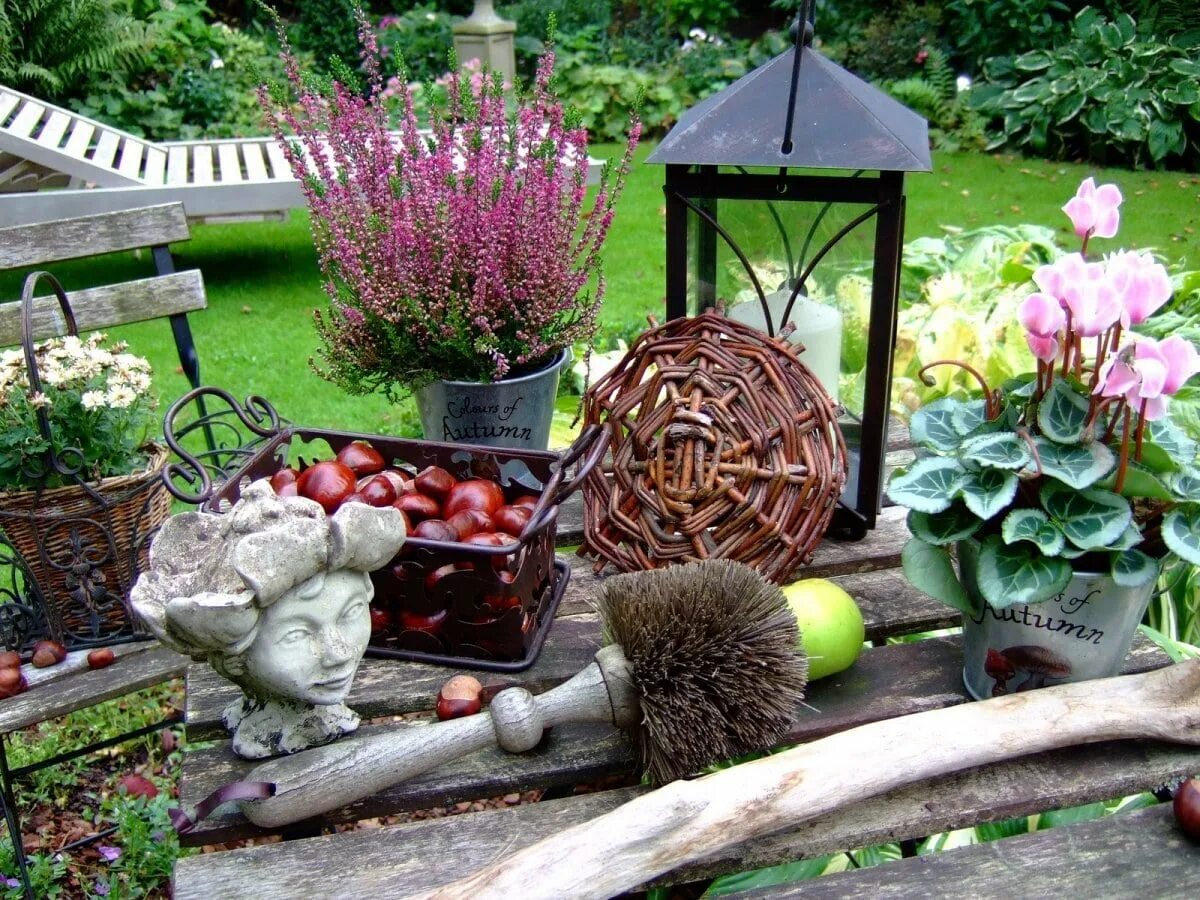 Декор для сада и огорода. Декор дачного участка. Декоративные украшения для сада. Декоративные штучки для сада.