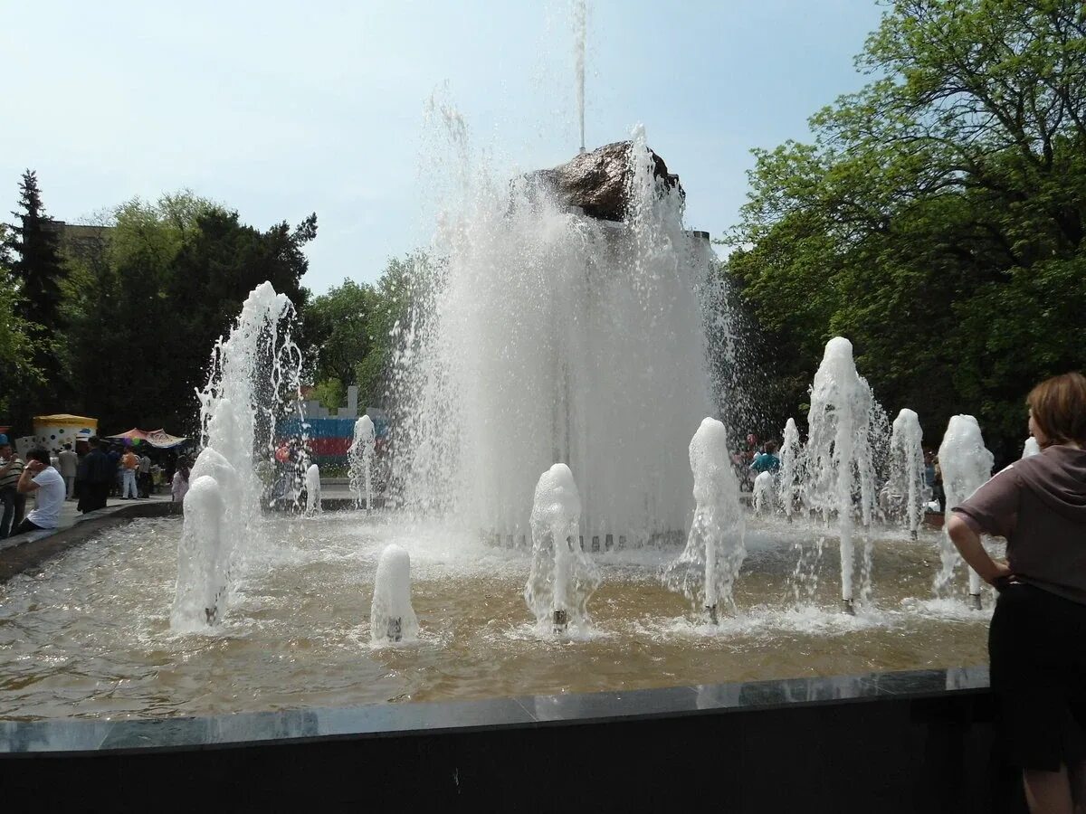 Город черкесск карачаево черкесская республика. Центральный парк Черкесск. Город Черкесск Карачаево-Черкесской Республики. Черкесск парк Первомайская. Столица КЧР Черкесск.