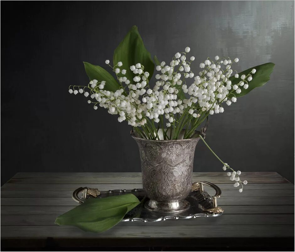 красивые ландыши. цветы ландыши. красивые девушки с ландышами. букет ландышей для тебя. букет ландышей акварель.