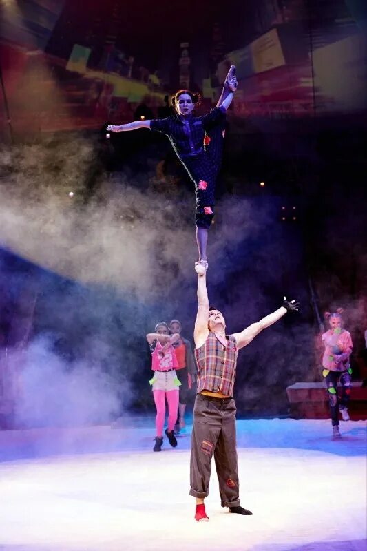 Акробат талант. Акробат талант. Шоу акробатов. Выступление акробатика соло. Дуэт акробатов.