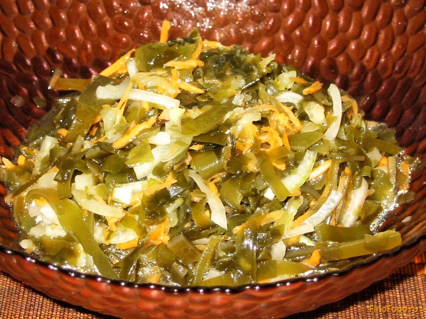 Салат из соленых овощей. Салат из соленого огурца. Салат из картошки и соленых огурцов. Салат с солёными огурцами. Салат мясной с говядиной и солеными огурцами.